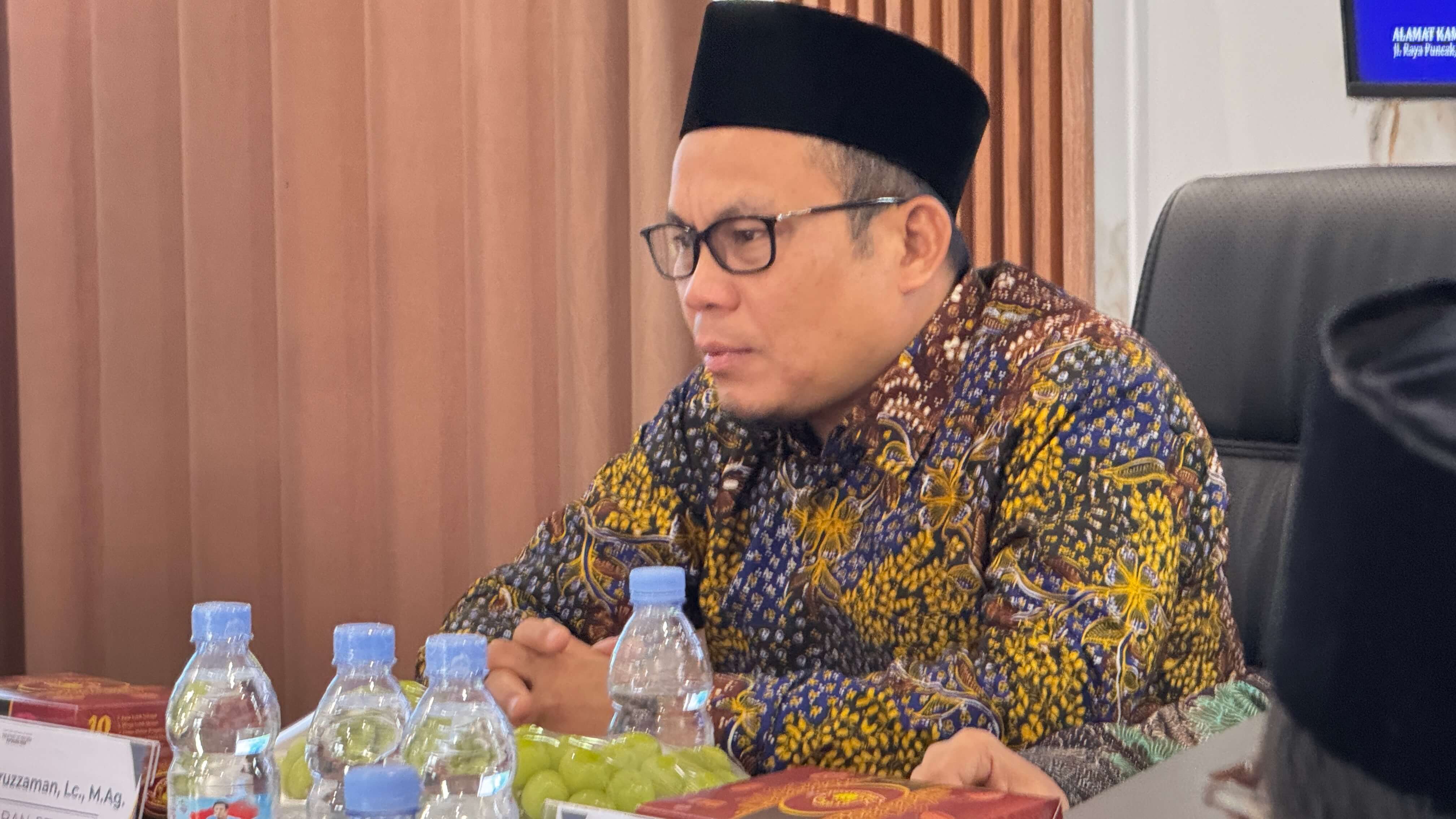 Prof. Abad Badruzzaman, Lc., M.Ag. menyampaikan pesan pada Jajaran Pimpinan dan Dosen STIU Wadi Mubarak Bogor