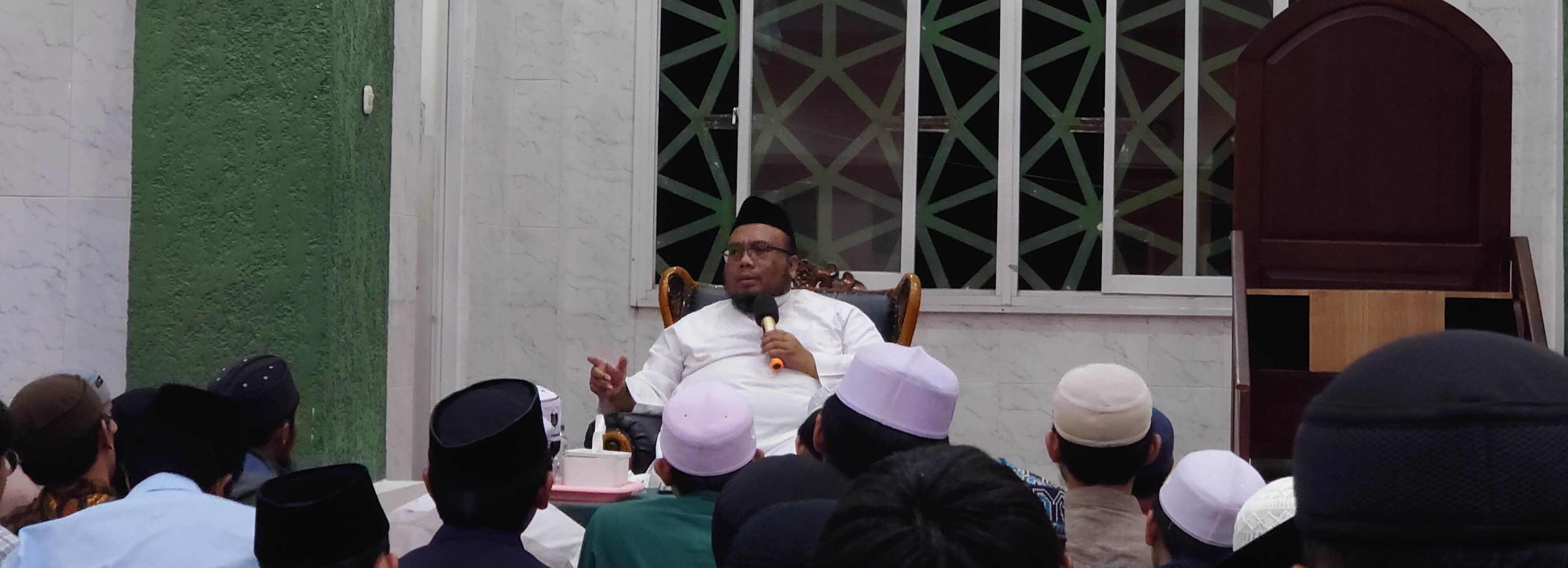 Salah satu wujud cinta Allah kepada hamba-Nya adalah dengan memberikan Al-Qur'an sebagai petunjuk dan pedoman hidup.